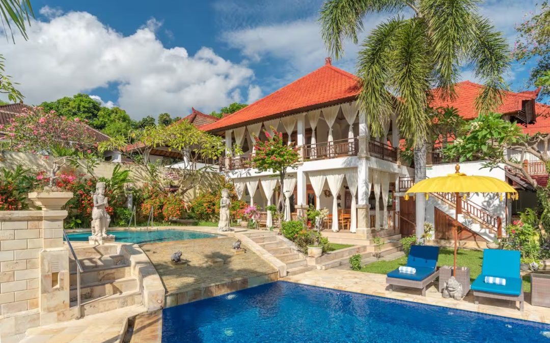 Luxurious Eleven Bedrooms Villa in Central Lovina